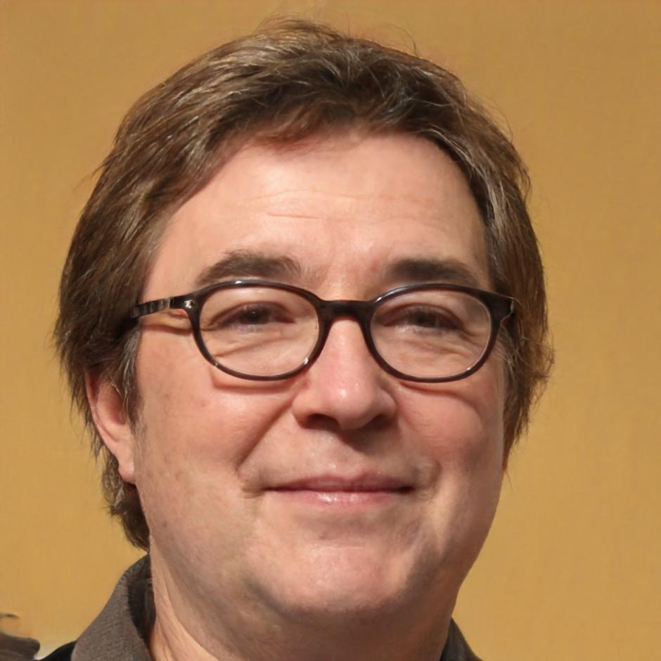 Benedikt Hartmann, Gründer von qarnelivoxa